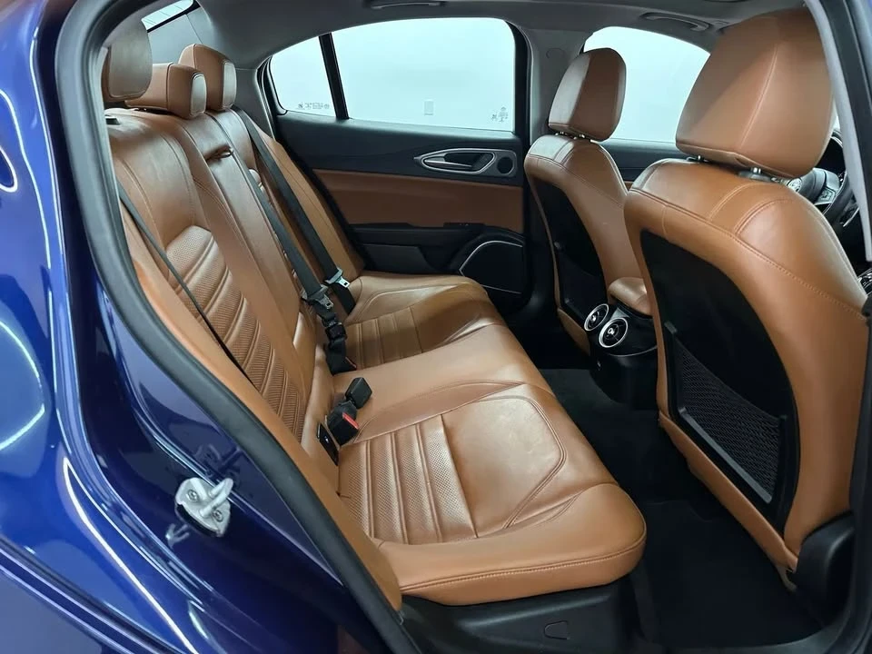 2018 Alfa Romeo Giulia - Image 15 of 19
