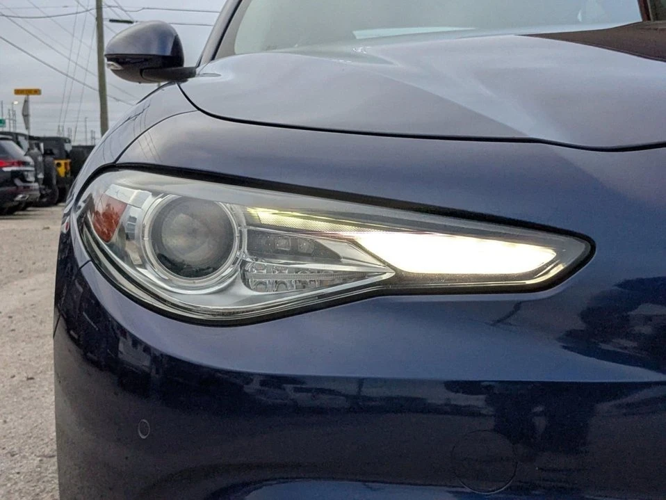 2018 Alfa Romeo Giulia - Image 9 of 20