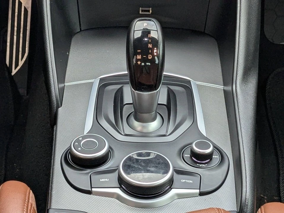 2018 Alfa Romeo Giulia - Image 18 of 20