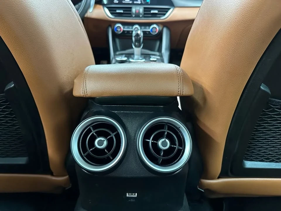 2018 Alfa Romeo Giulia - Image 16 of 19
