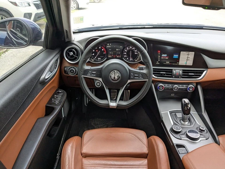 2018 Alfa Romeo Giulia - Image 15 of 20