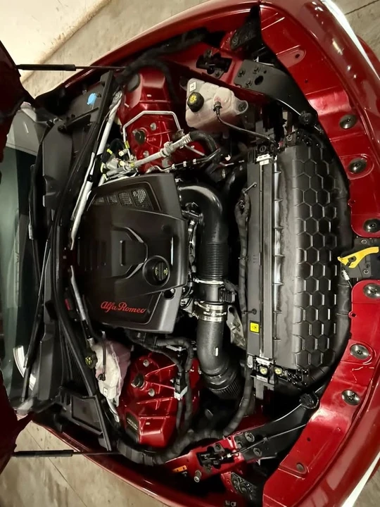 2018 Alfa Romeo Giulia - Image 17 of 20