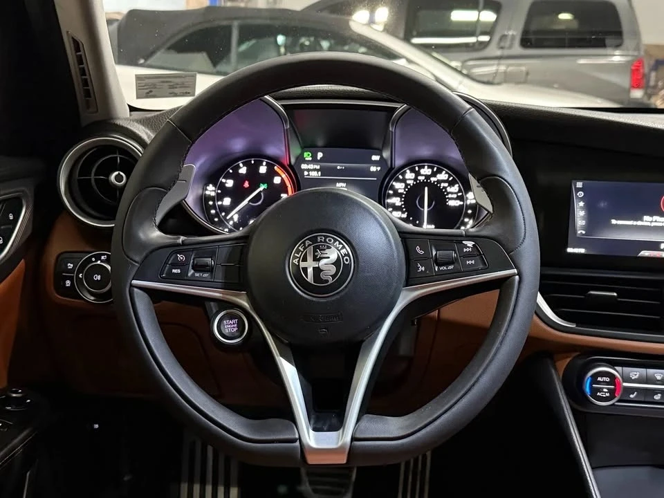 2018 Alfa Romeo Giulia - Image 9 of 20