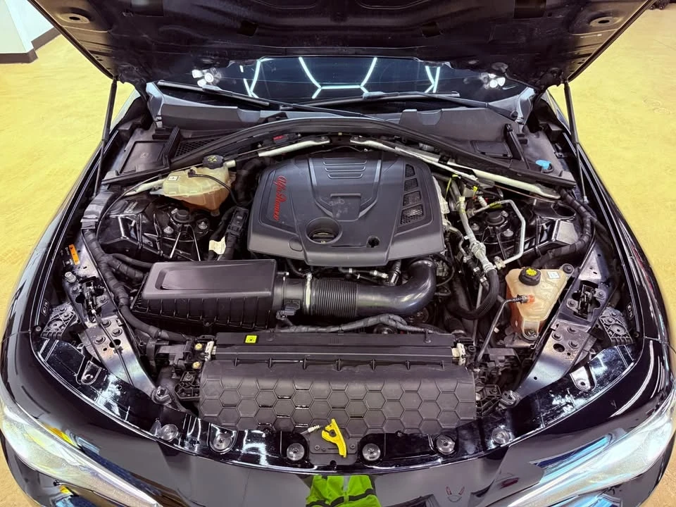 2018 Alfa Romeo Giulia - Image 14 of 15