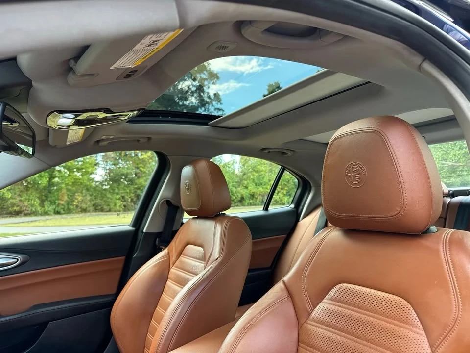 2018 Alfa Romeo Giulia - Image 11 of 19