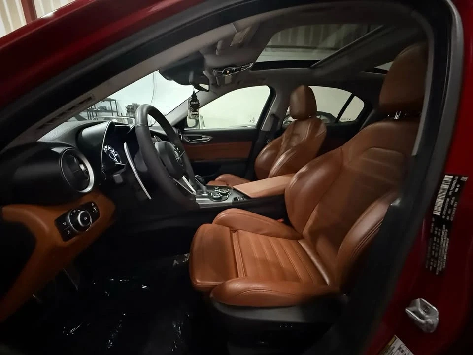 2018 Alfa Romeo Giulia - Image 11 of 20