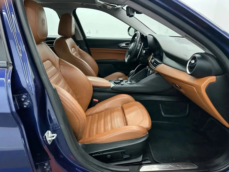 2018 Alfa Romeo Giulia - Image 14 of 19