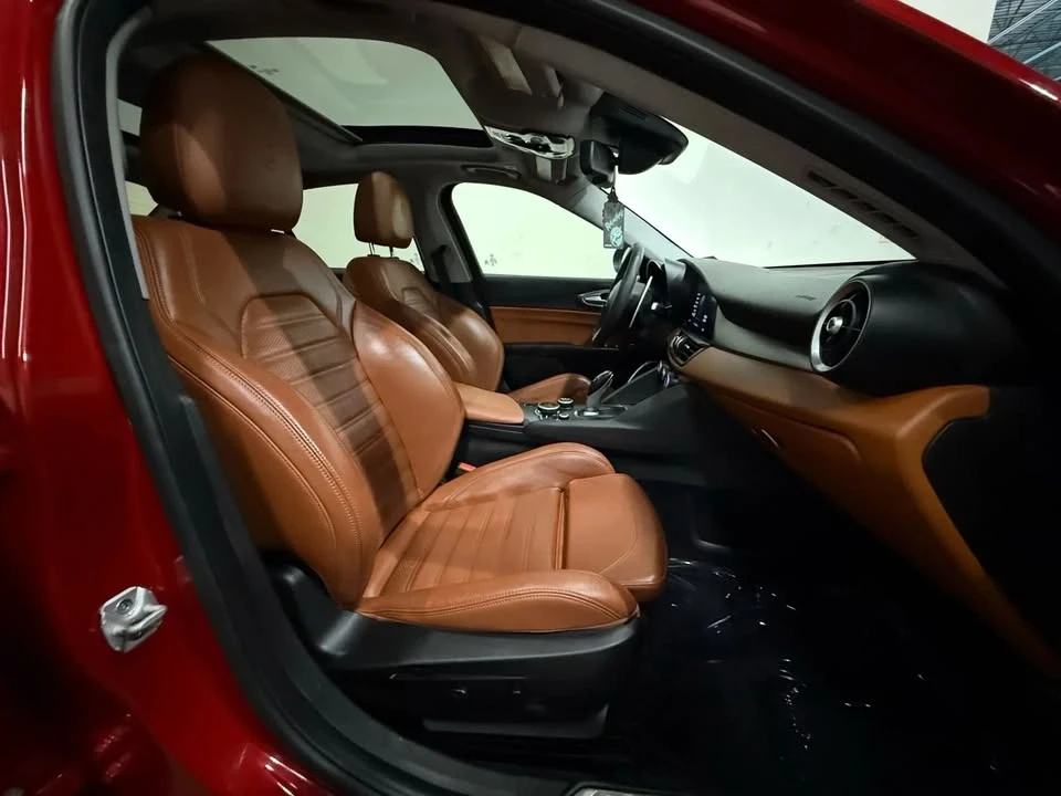 2018 Alfa Romeo Giulia - Image 15 of 20