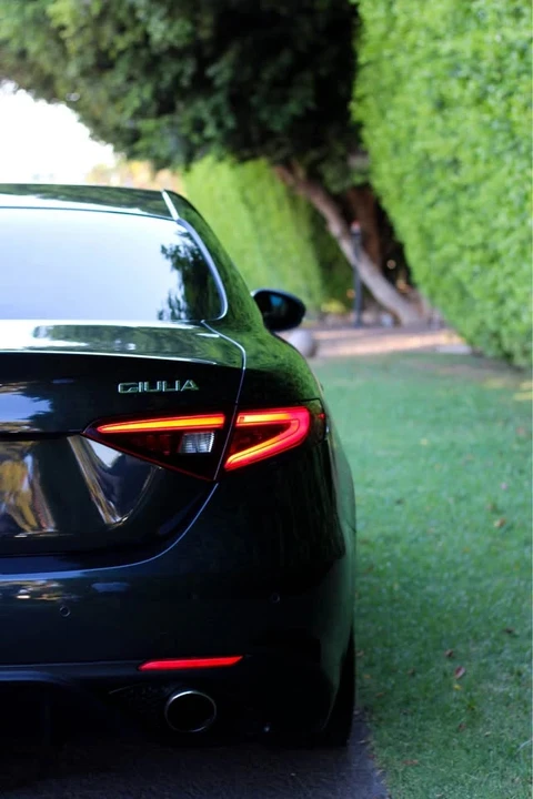 2018 Alfa Romeo Giulia - Image 12 of 19