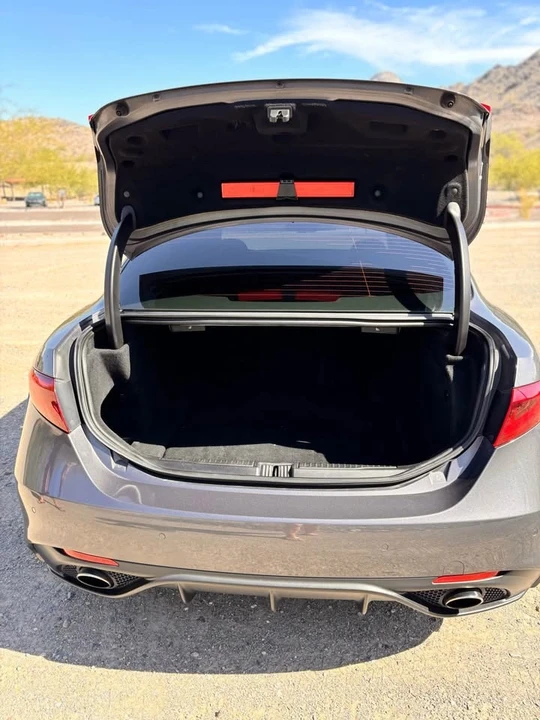 2018 Alfa Romeo Giulia - Image 6 of 10