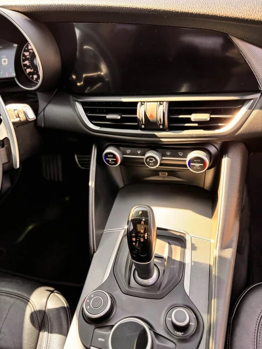 2018 Alfa Romeo Giulia - Image 8 of 10
