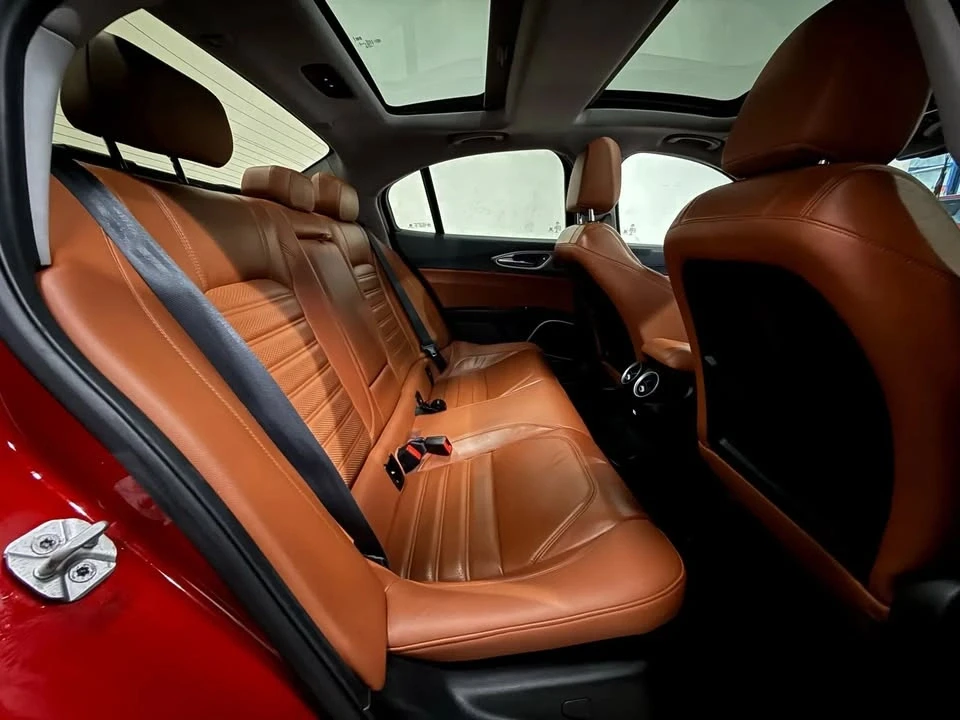 2018 Alfa Romeo Giulia - Image 14 of 20