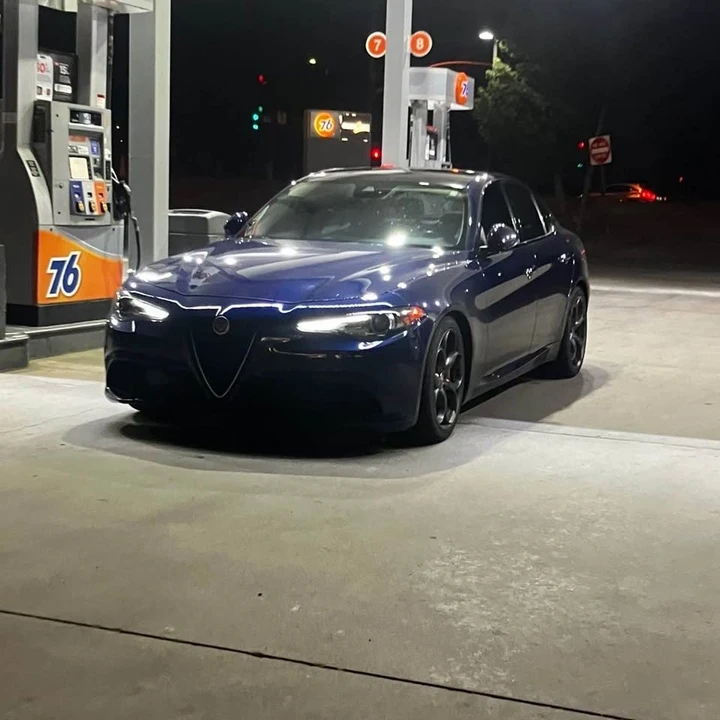 2018 Alfa Romeo Giulia - Image 2 of 18