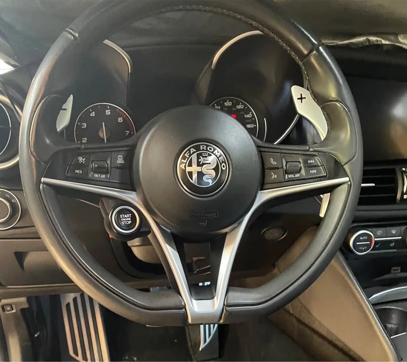 2018 Alfa Romeo Giulia - Image 14 of 18