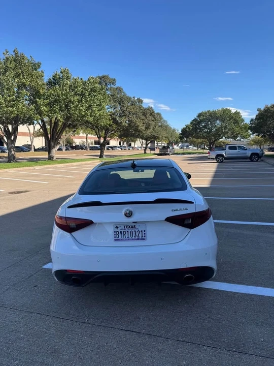 2018 Alfa Romeo Giulia - Image 5 of 13