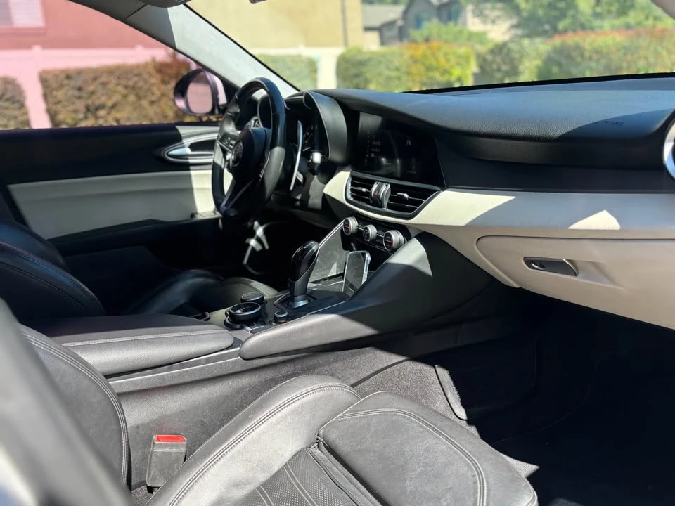 2018 Alfa Romeo Giulia - Image 9 of 11