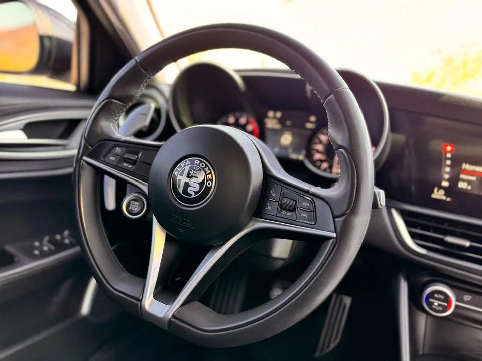 2018 Alfa Romeo Giulia - Image 9 of 10