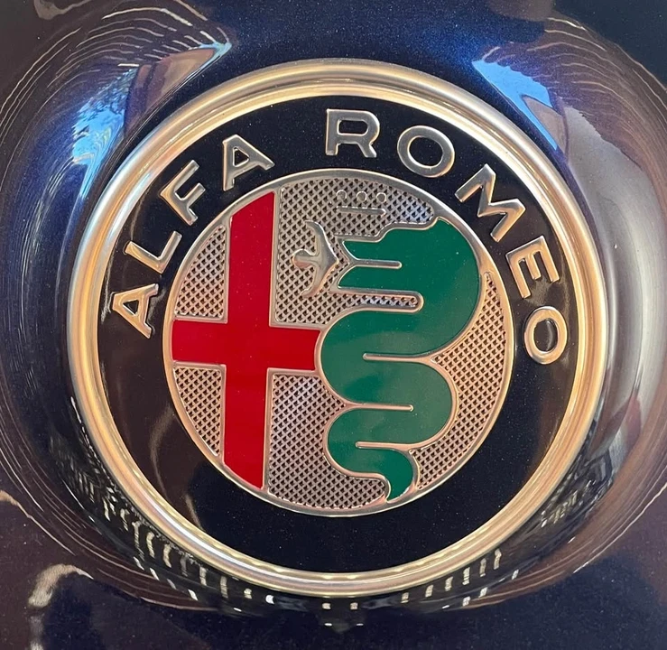 2018 Alfa Romeo Giulia - Image 15 of 18
