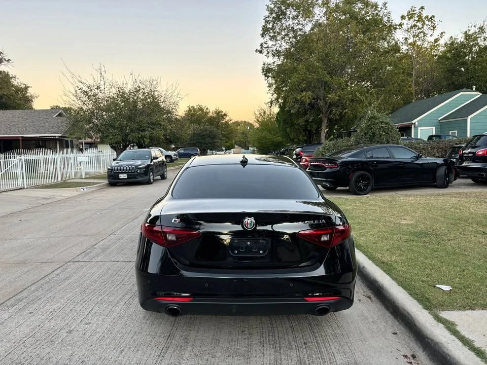 2018 Alfa Romeo Giulia - Image 6 of 15