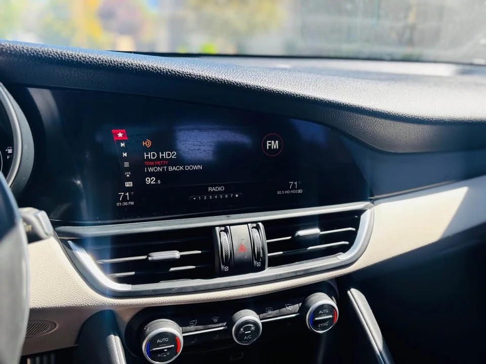 2018 Alfa Romeo Giulia - Image 6 of 11
