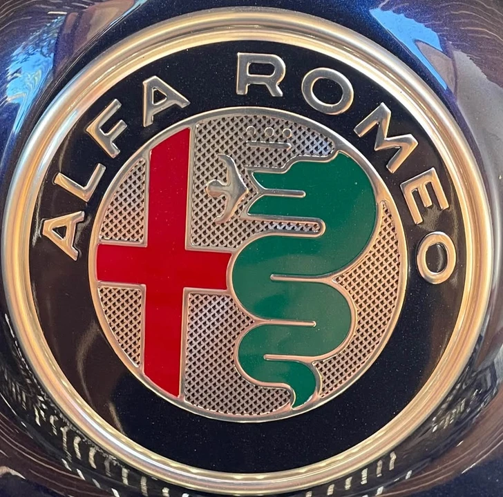 2018 Alfa Romeo Giulia - Image 11 of 15