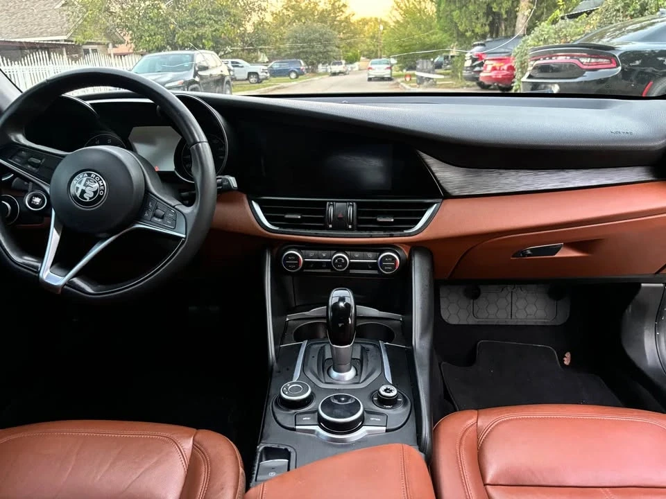2018 Alfa Romeo Giulia - Image 11 of 15