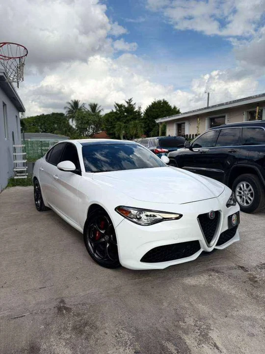 2018 Alfa Romeo Giulia - Image 2 of 17