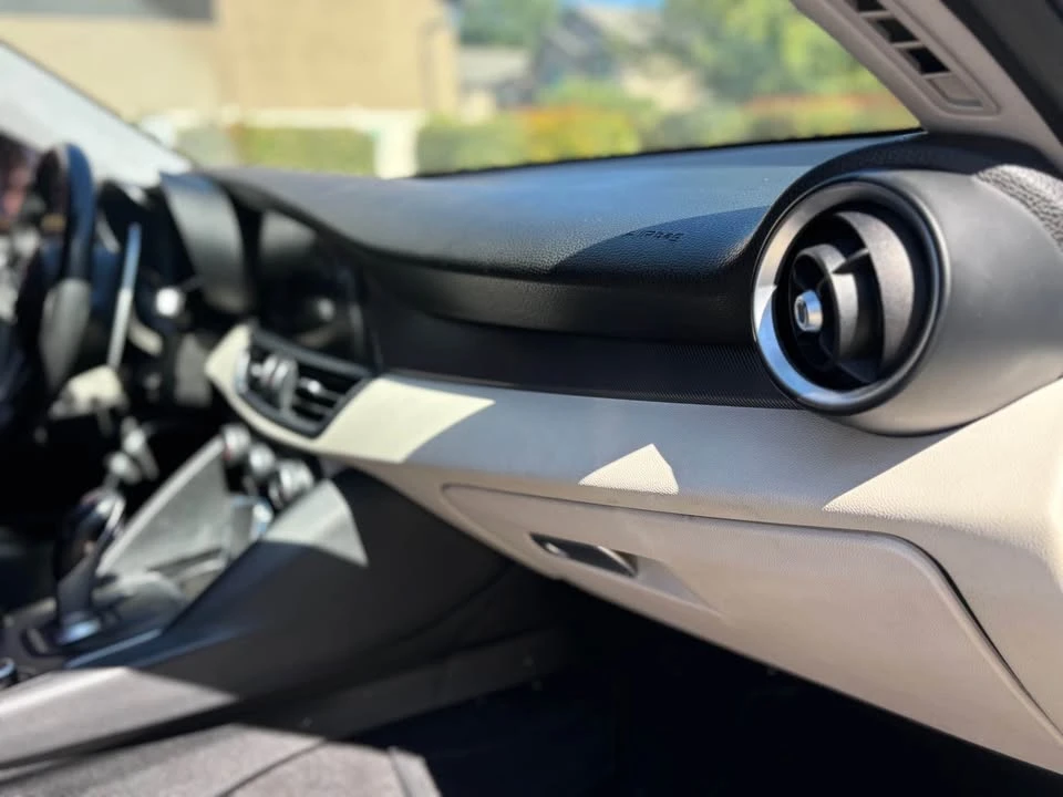 2018 Alfa Romeo Giulia - Image 10 of 11