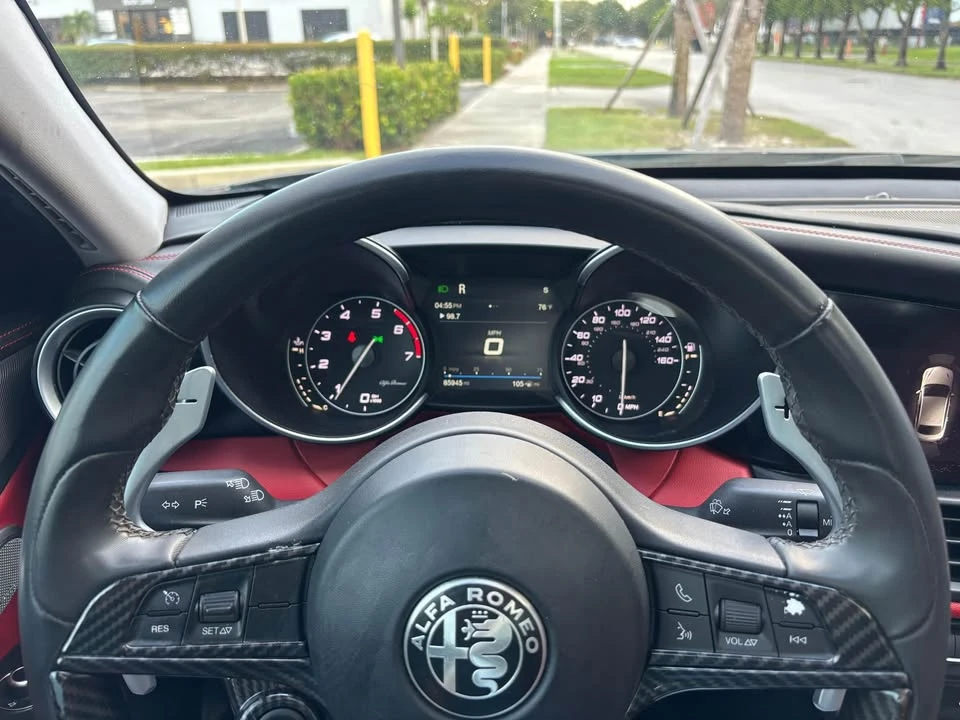 2018 Alfa Romeo Giulia - Image 13 of 17