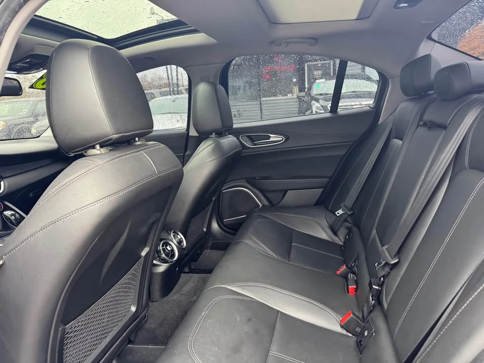 2018 Alfa Romeo Giulia - Image 8 of 17