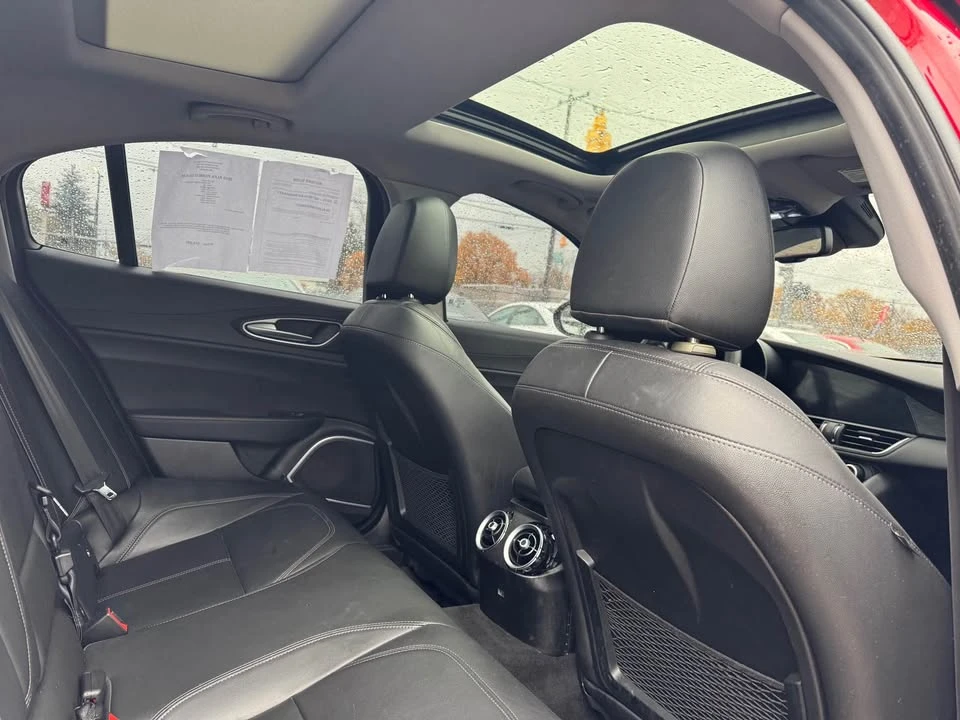 2018 Alfa Romeo Giulia - Image 12 of 17