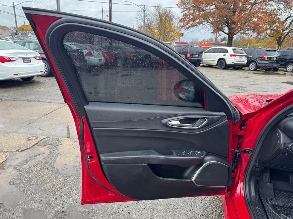 2018 Alfa Romeo Giulia - Image 7 of 17