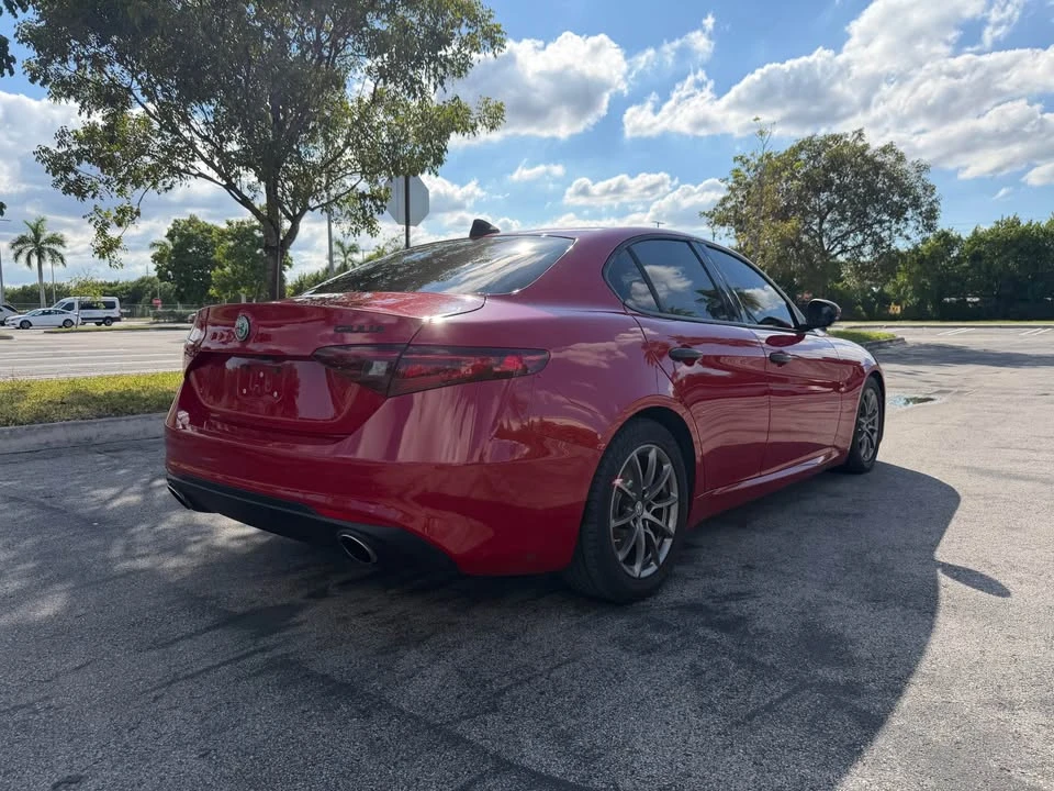 2018 Alfa Romeo Giulia - Image 7 of 13