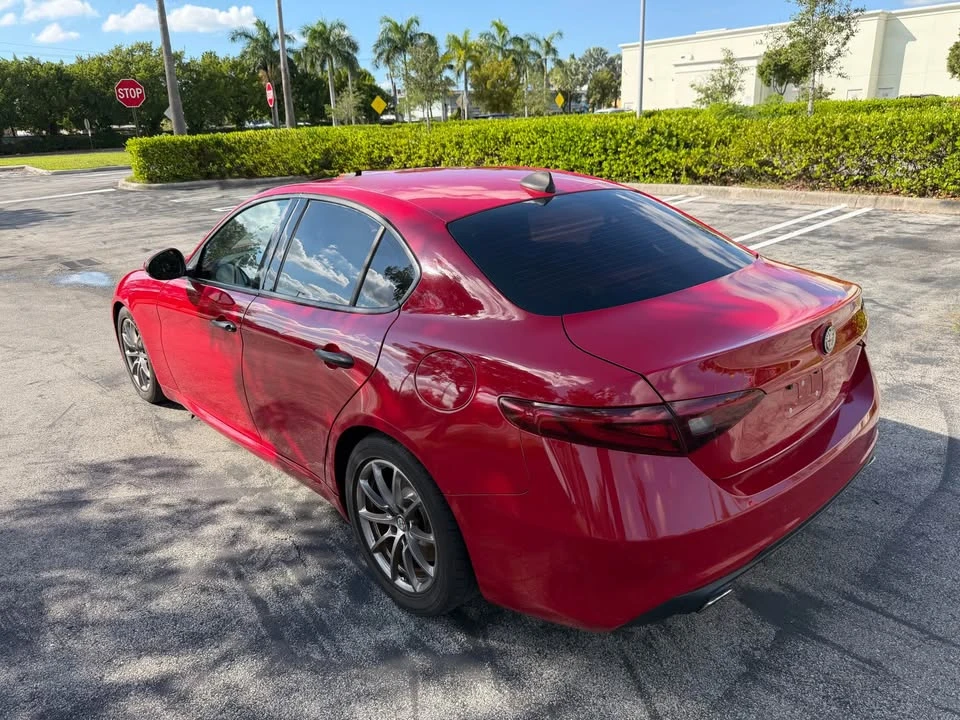 2018 Alfa Romeo Giulia - Image 9 of 13