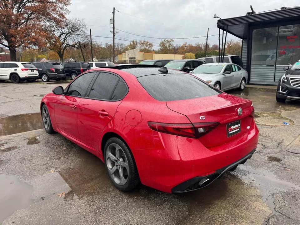 2018 Alfa Romeo Giulia - Image 5 of 17