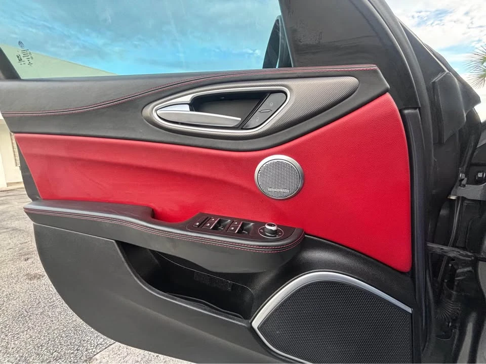 2018 Alfa Romeo Giulia - Image 15 of 17