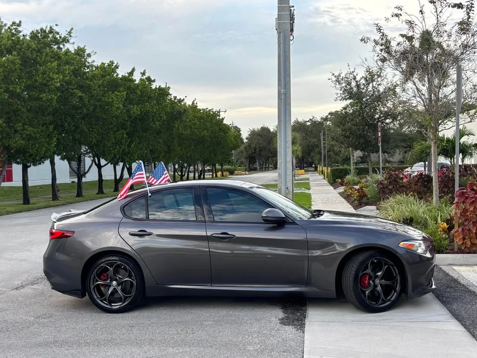2018 Alfa Romeo Giulia - Image 11 of 17