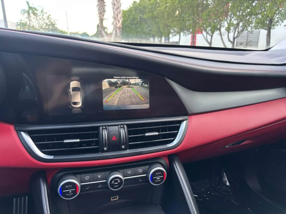 2018 Alfa Romeo Giulia - Image 8 of 17