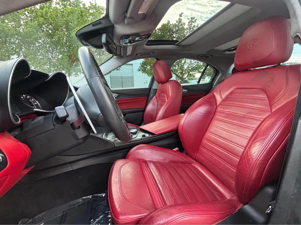 2018 Alfa Romeo Giulia - Image 16 of 17