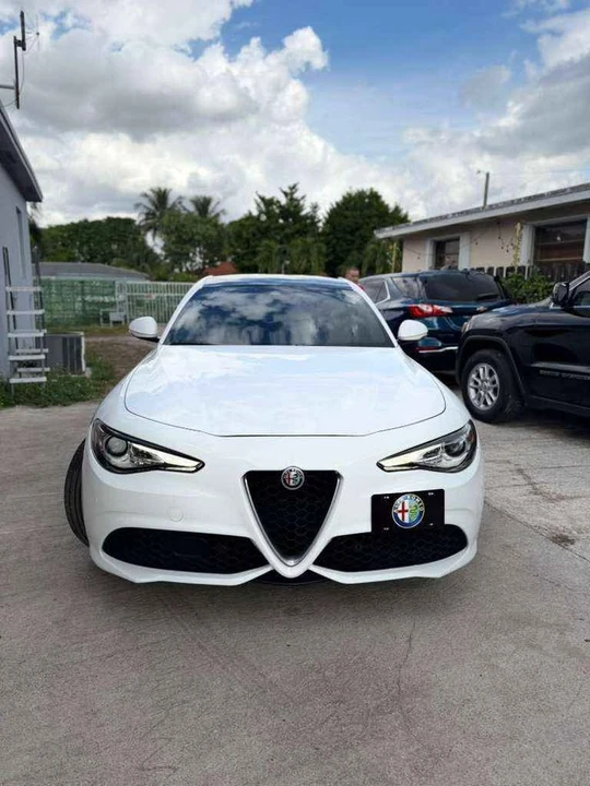 2018 Alfa Romeo Giulia - Image 9 of 17