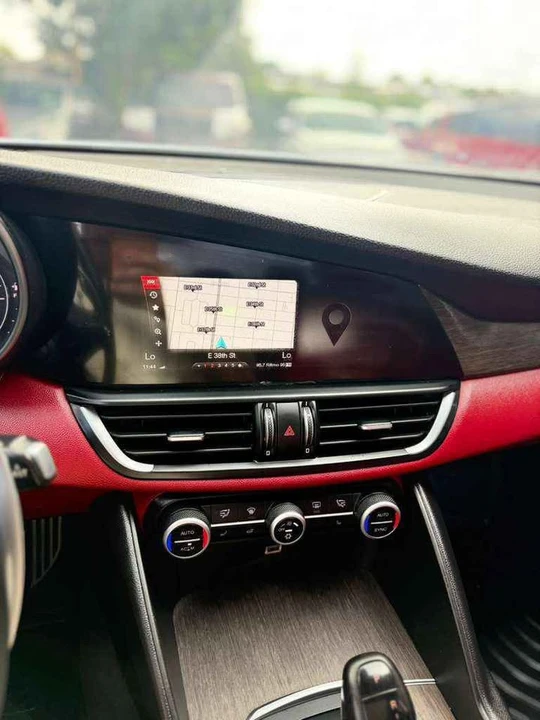 2018 Alfa Romeo Giulia - Image 8 of 17