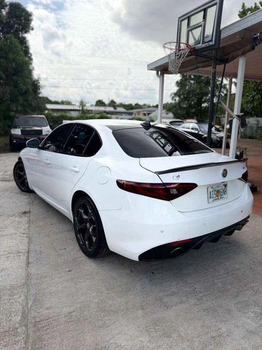 2018 Alfa Romeo Giulia - Image 5 of 17