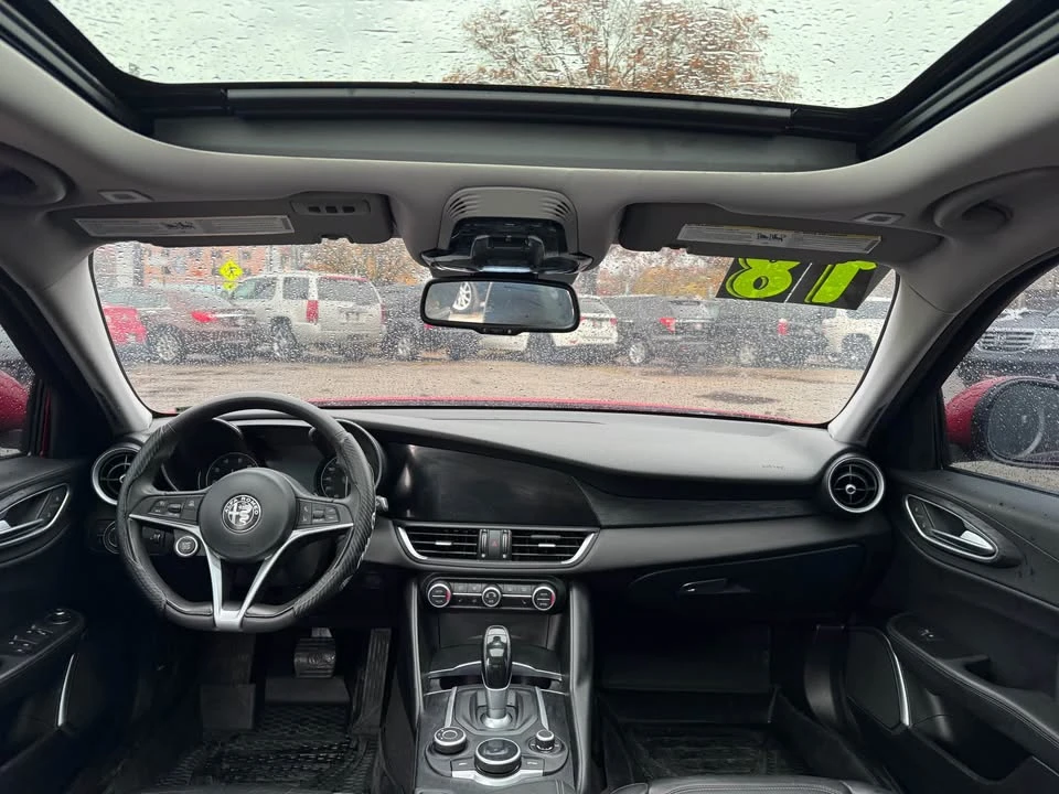2018 Alfa Romeo Giulia - Image 15 of 17