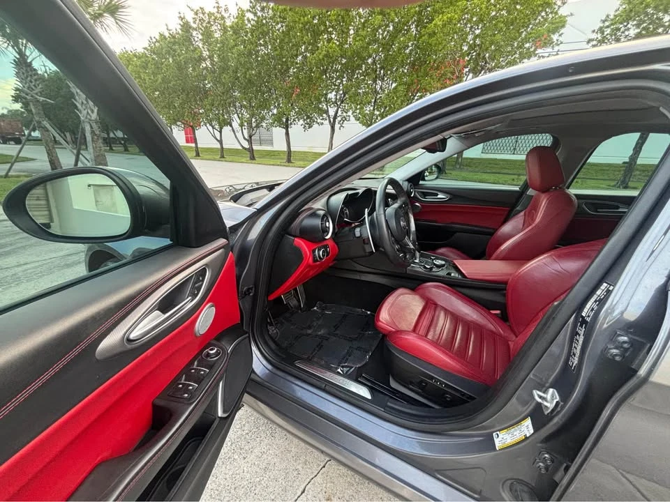 2018 Alfa Romeo Giulia - Image 17 of 17