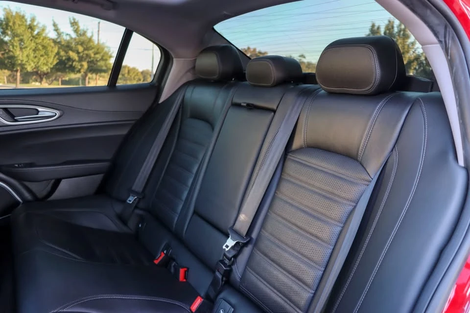 2018 Alfa Romeo Giulia - Image 10 of 20