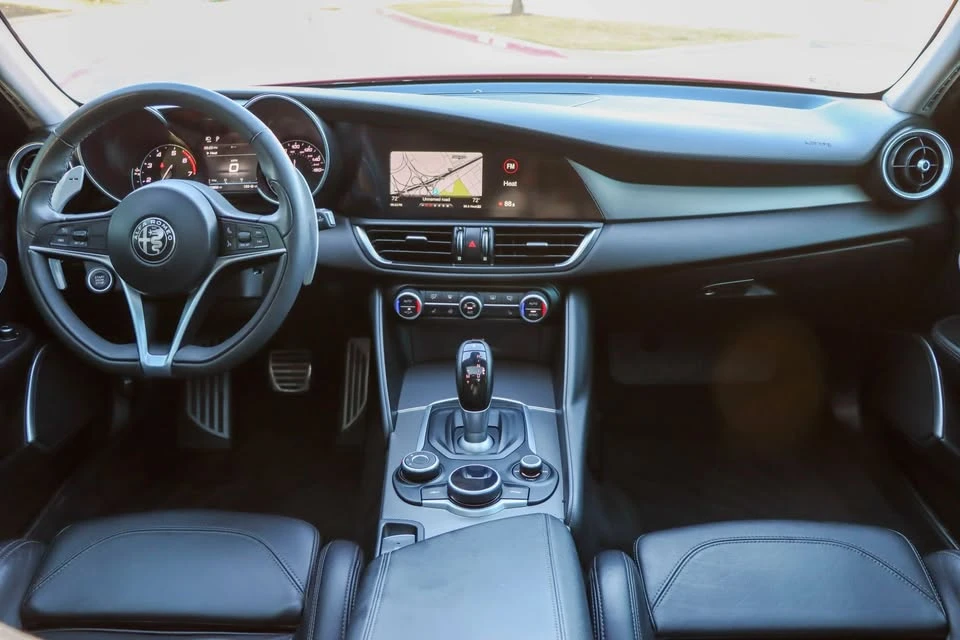 2018 Alfa Romeo Giulia - Image 13 of 20