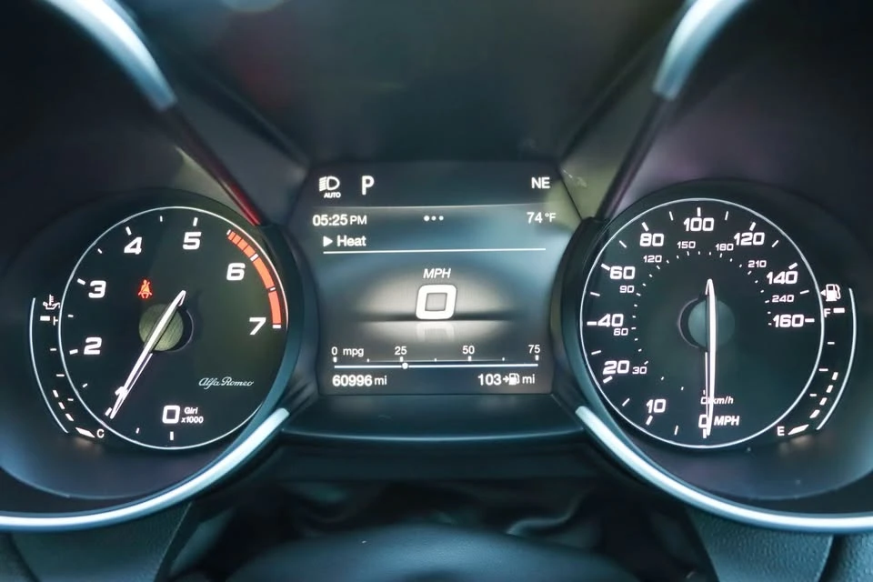 2018 Alfa Romeo Giulia - Image 15 of 20