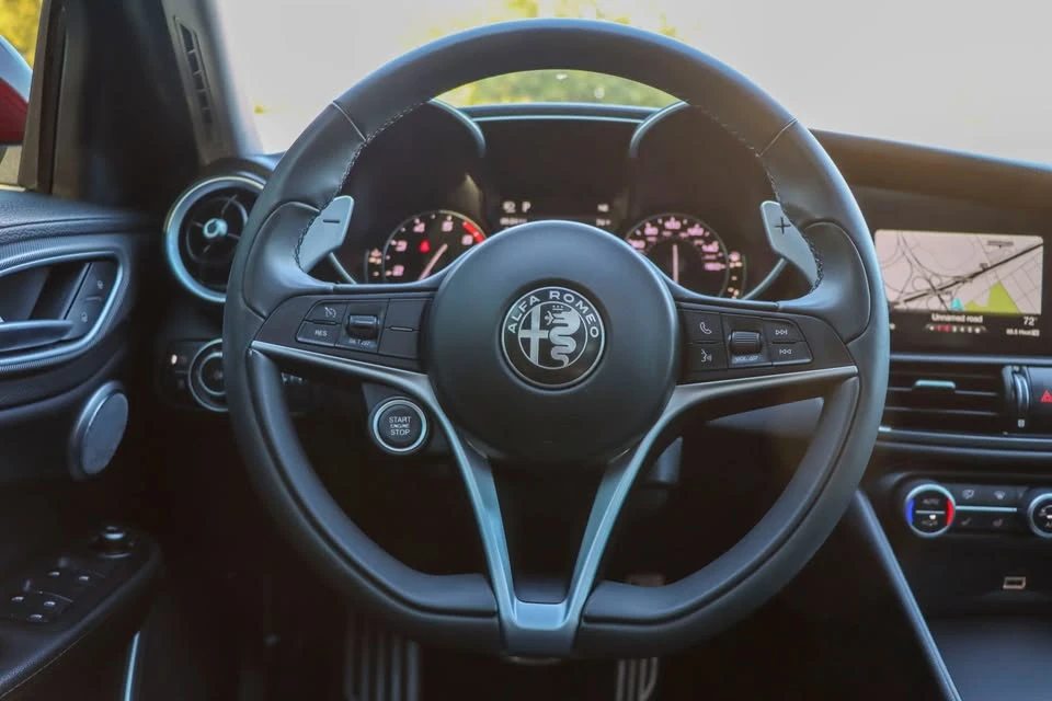 2018 Alfa Romeo Giulia - Image 14 of 20