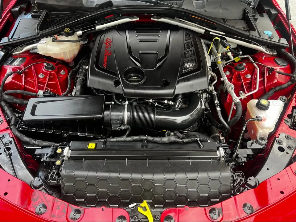 2018 Alfa Romeo Giulia - Image 17 of 18