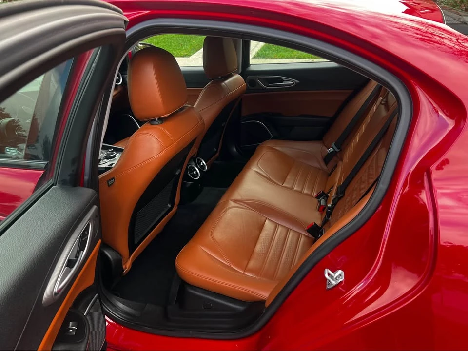 2018 Alfa Romeo Giulia - Image 14 of 18